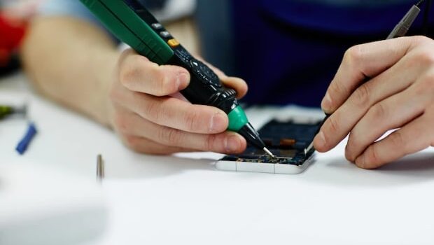 5 Factors That Influence the Prices of Apple Phone Repair Hialeah