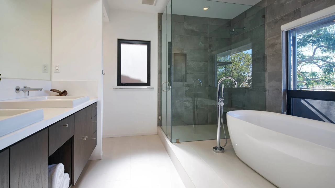 Transform Your Bathroom with the Perfect Bathtub Faucet Set