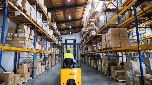 Top 4 Types of Material Handling Equipment That Every Distribution Centre Must Have